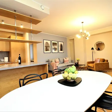 Apartahotel Freedom Square 4*
