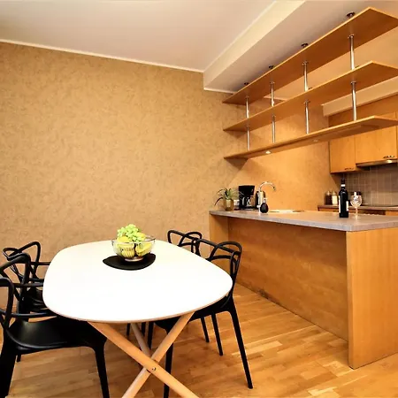 Apartahotel Freedom Square 4*