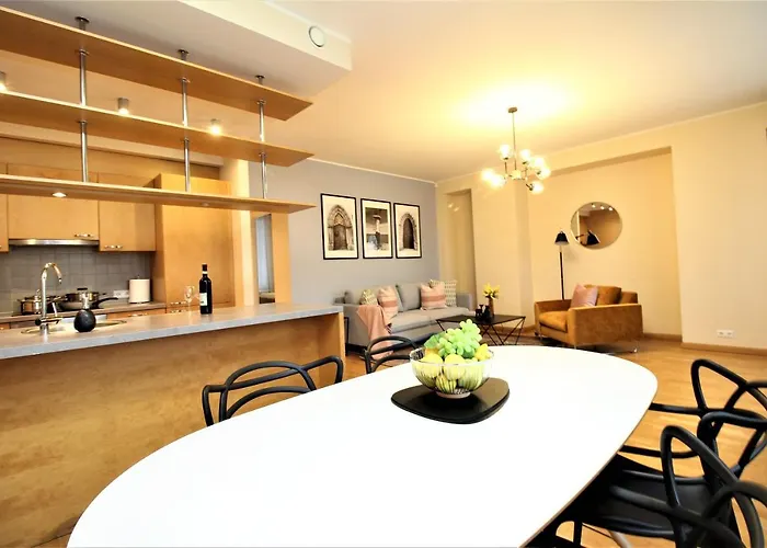 Apartahotel Freedom Square 4*