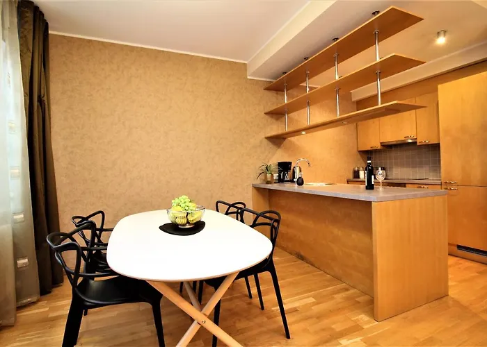 Apartahotel Freedom Square 4*